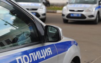 В Оренбурге мужчина в маске напал на школьницу у подъезда