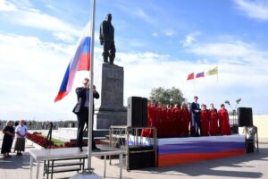 В Оренбурге торжественно подняли флаг России и вручили знаки «Гордость Оренбуржья»