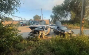 В Орске водитель «ВАЗа» попал в больницу после столкновения с «Приорой»