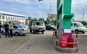 Солнцев поручил усилить контроль за АЗС и проверить цены на топливо