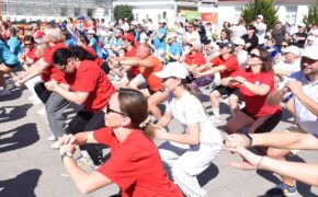 В Оренбурге прошла массовая зарядка ко Дню физкультурника