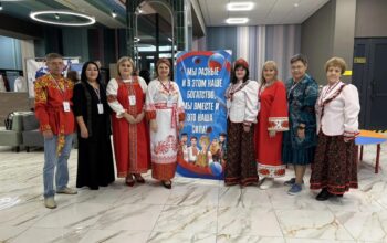 В Домбаровском районе первый день выборов встретили в национальных костюмах