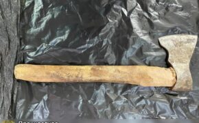 В Асекеево мужчина с топором напал на знакомого, а затем зарезал другого